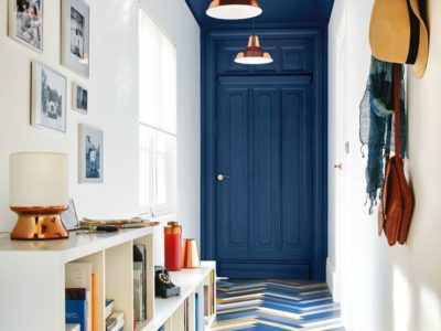 un-couloir-allonge-par-la-couleur-au-plafond_6048344 un-couloir-allonge-par-la-couleur-au-plafond_6048344